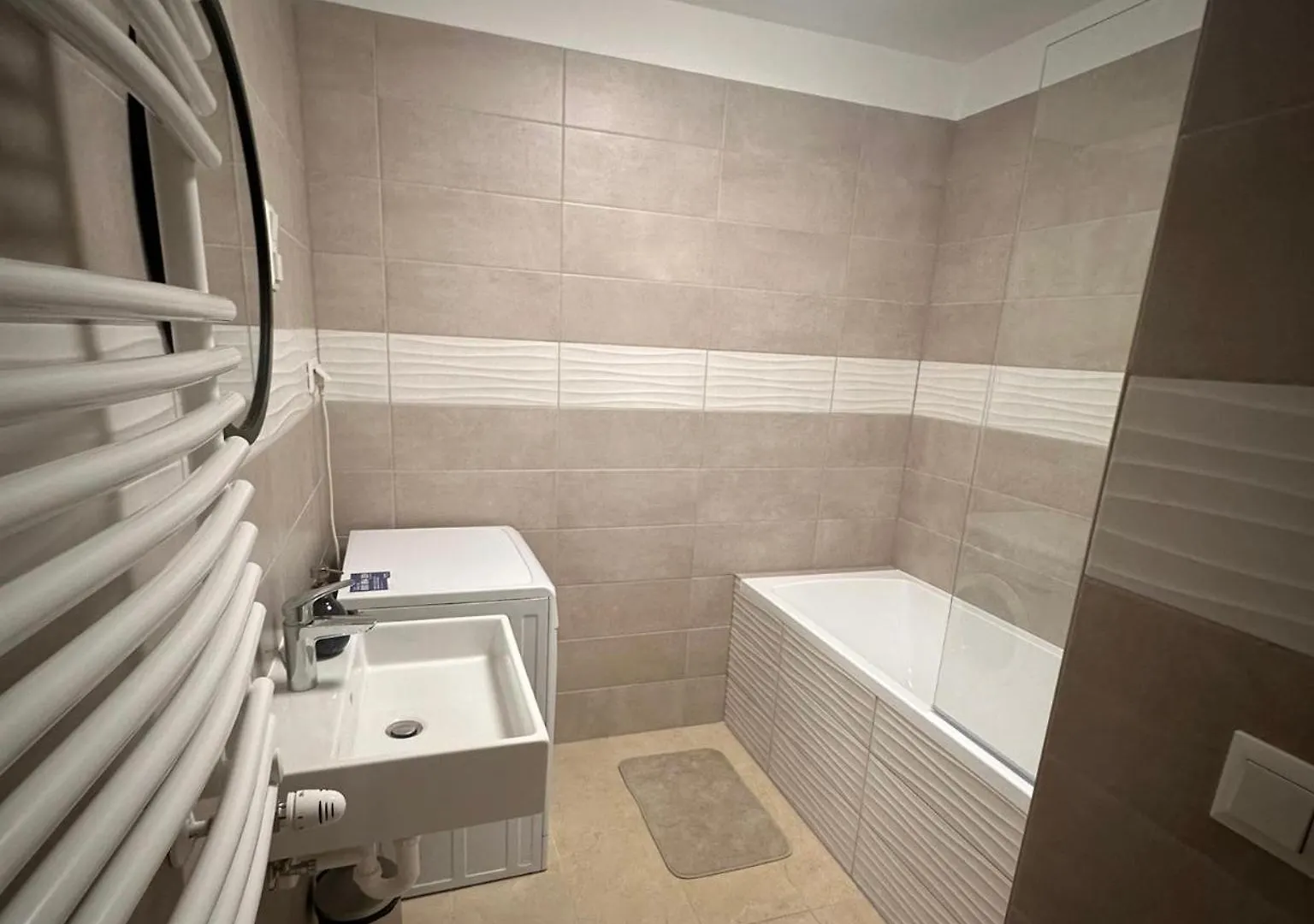 Infinite Lux Wellness Budapest 0*,